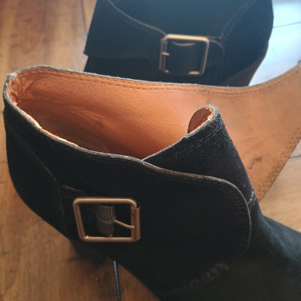 LUCKY BRAND Mickie Women's 8.5 M Black Suede Leather Ankle‎ Heel Buckle Boots - Picture 7 of 11